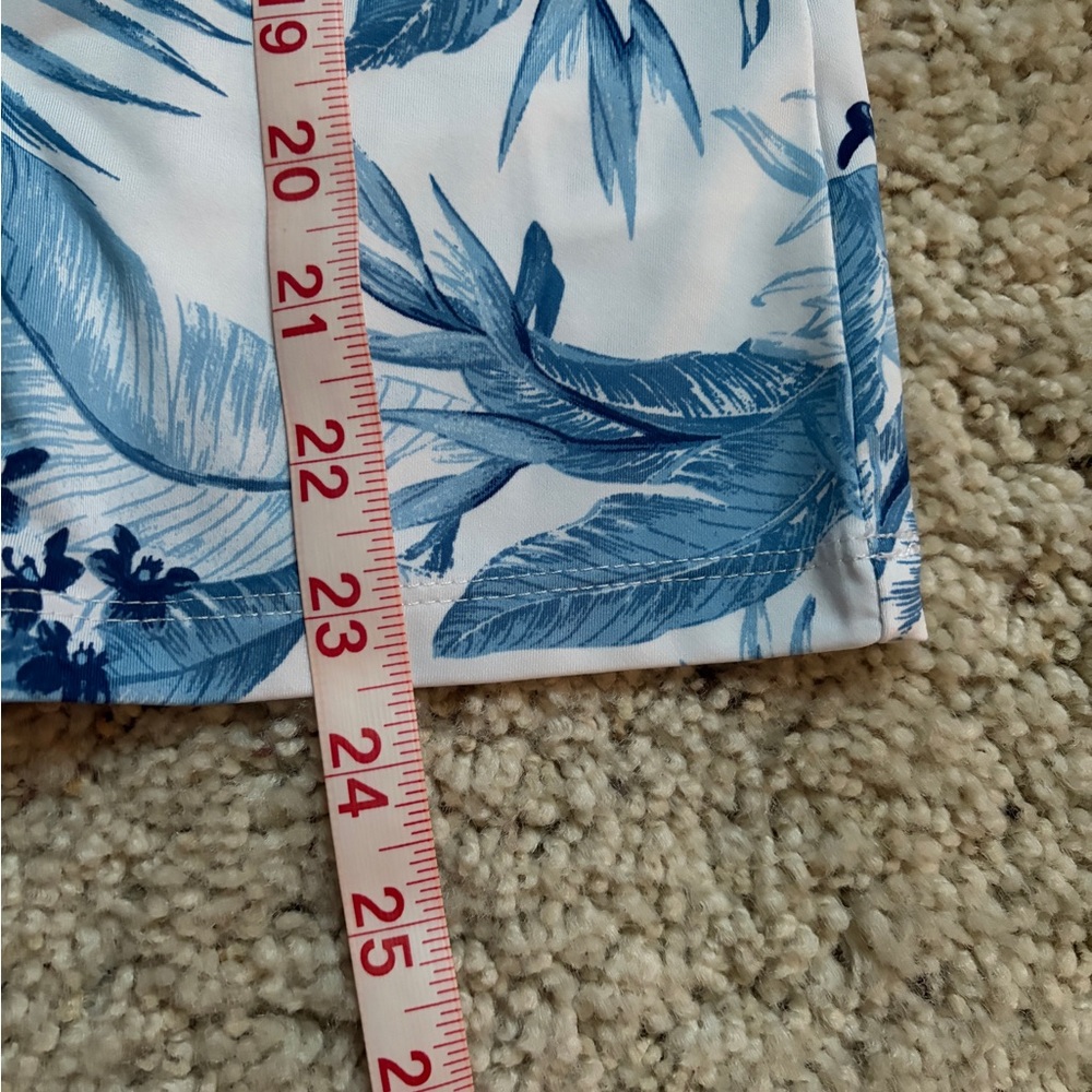Tommy Bahama Tabu Jungle Blue Leaf Print Top size Medium (281) - Picture 6 of 8